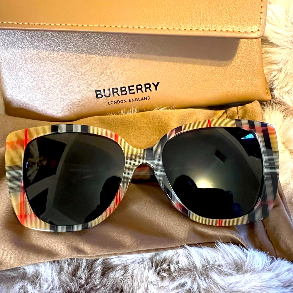 BURBERRY SUNGLASSES With NOVA CHECK Black Red Tan Pattern Plaid